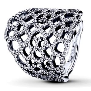 PANDORA Shimmering Lace